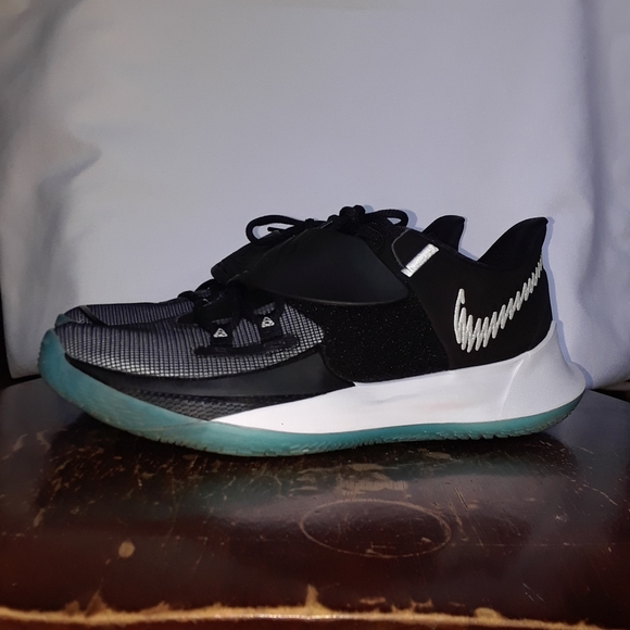 Nike Kyrie Low 3 'Moon' Black/Blue CJ1286-001 Basketball Shoes Men's Size 9 - Picture 3 of 15